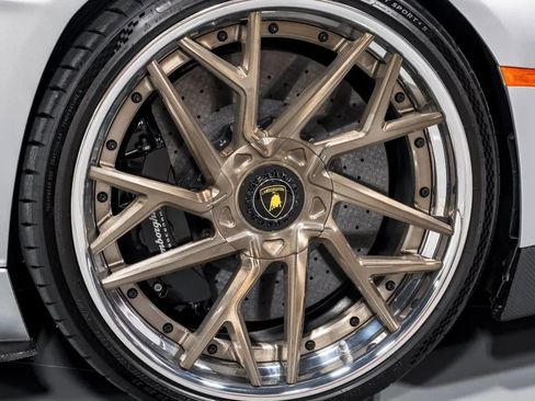 Used 2018 Lamborghini Aventador S image 16