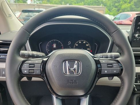 New 2025 Honda Pilot Touring image 13