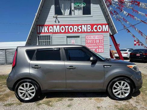 Used 2018 Kia Soul + FWD image 11