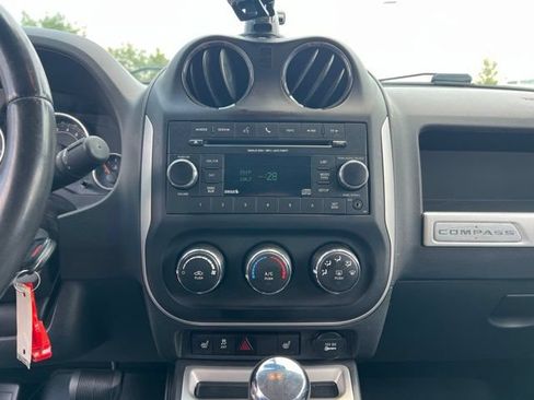 Used 2014 Jeep Compass Latitude w/ Sun/Sound Group AWD/4WD image 15
