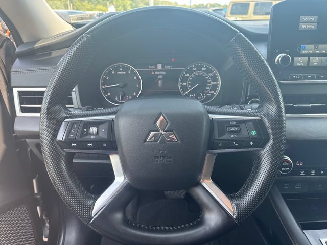 Used 2024 Mitsubishi Outlander AWD image 16