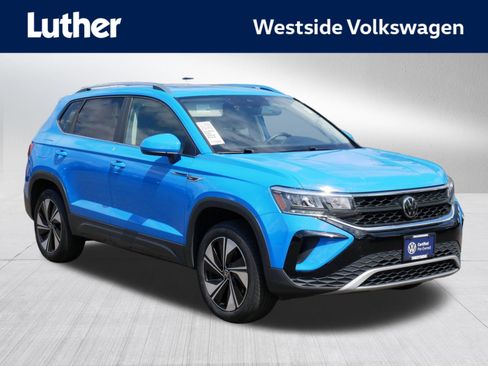 Certified 2023 Volkswagen Taos SE w/ Panoramic Sunroof Package AWD/4WD image 1