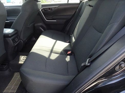 Used 2022 Toyota RAV4 LE image 9