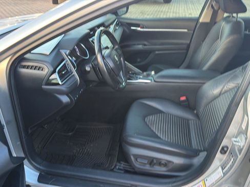 Used 2018 Toyota Camry SE w/ Convenience Package FWD image 10