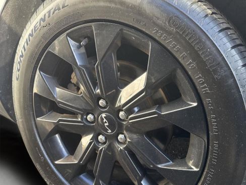 Used 2023 Kia Carnival SX FWD image 4