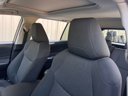 Used 2020 Toyota RAV4 XLE image 14