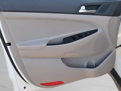 Used 2020 Hyundai Tucson Value w/ Cargo Package image 18