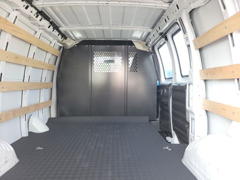 Used 2024 GMC Savana 2500 w/ Driver Convenience Package image 10