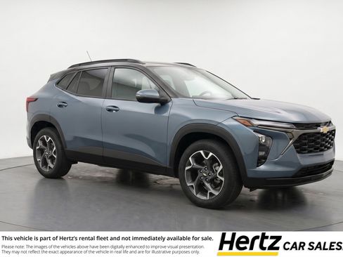 Used 2025 Chevrolet Trax LT FWD image 1