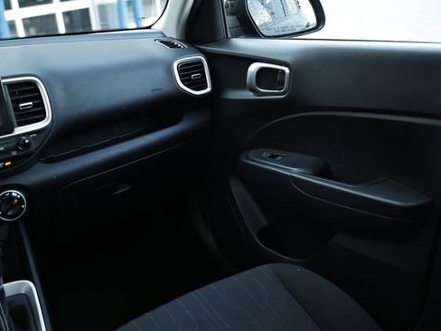 Used 2023 Hyundai Venue SE image 25