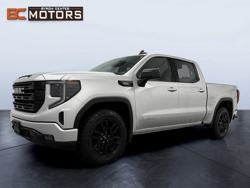 Used 2022 GMC Sierra 1500 Elevation image 2
