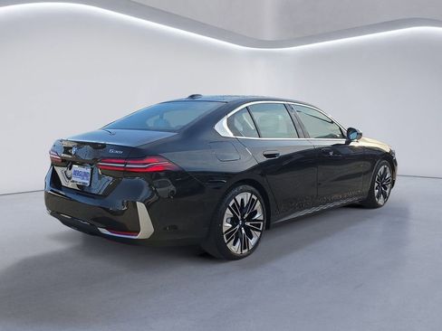 New 2026 BMW 530i xDrive w/ Premium Package image 4