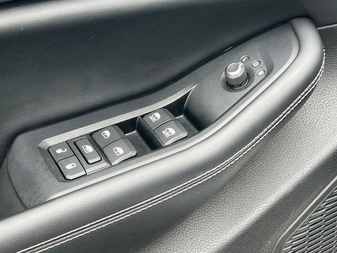 Used 2023 Jeep Grand Cherokee Laredo w/ Luxury Tech Group I AWD/4WD image 16
