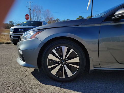 Used 2021 Nissan Altima 2.5 SV w/ SV Premium Package image 9