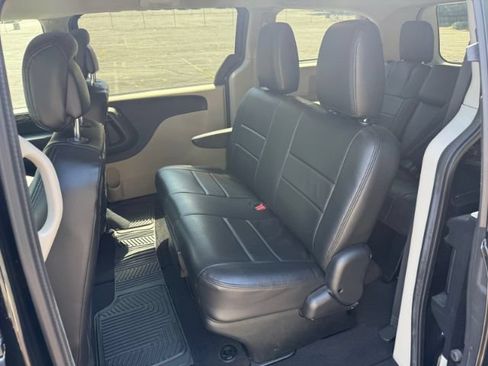 Used 2017 Dodge Grand Caravan SE w/ Power Window Group FWD image 16