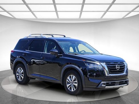 Used 2023 Nissan Pathfinder SL AWD/4WD image 4