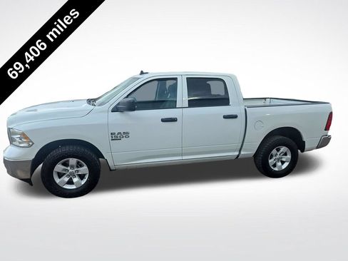 Used 2023 RAM 1500 Classic SLT w/ Electronics Group AWD/4WD image 3