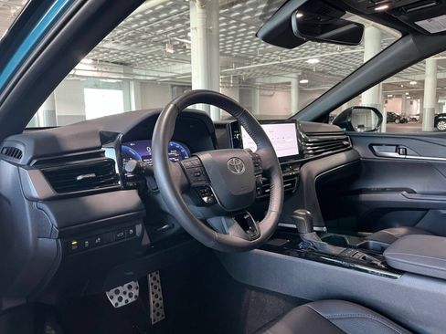 Used 2025 Toyota Camry XSE FWD image 17