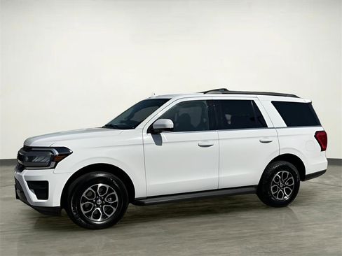 Certified 2024 Ford Expedition XLT image 2