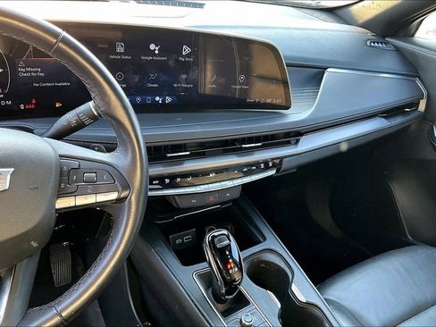 Used 2024 Cadillac XT4 Premium Luxury image 9