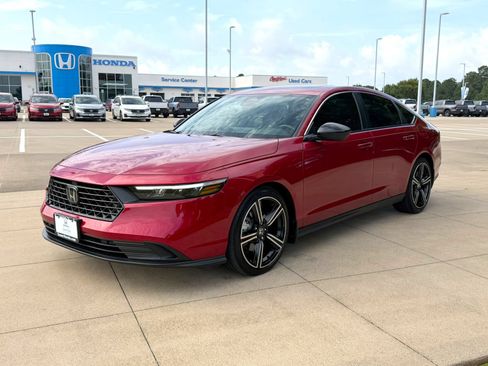 Used 2025 Honda Accord Sport image 3
