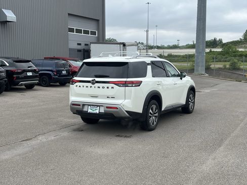 Used 2023 Nissan Pathfinder SL w/ Black Appearance Package AWD/4WD image 7