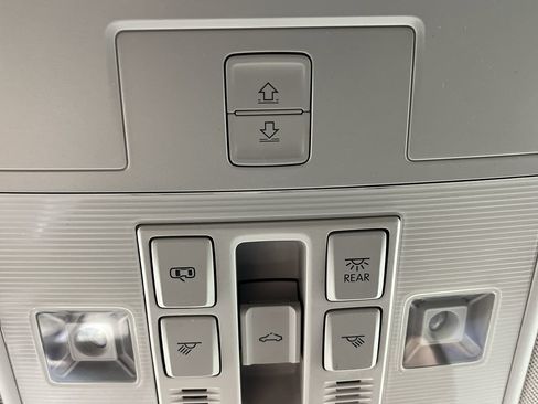 Used 2018 Volkswagen Tiguan SE w/ Panoramic Sunroof Package AWD/4WD image 26