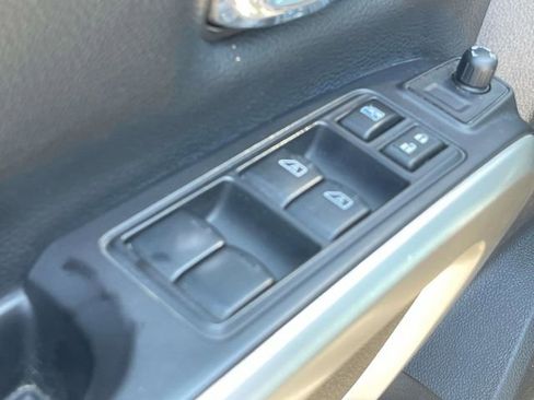 Used 2021 Nissan Titan SV w/ SV Convenience Package AWD/4WD image 33