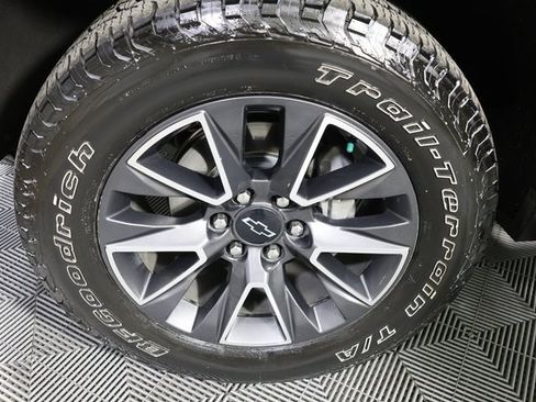 Used 2021 Chevrolet Suburban Z71 image 29