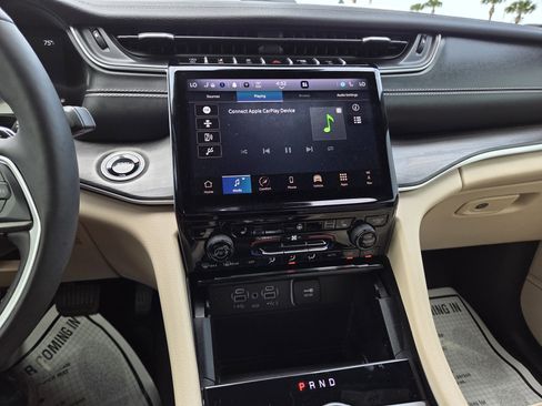 Used 2024 Jeep Grand Cherokee L Limited w/ Black Appearance Package image 34