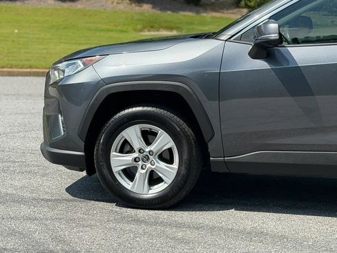 Used 2019 Toyota RAV4 XLE w/ Convenience Package FWD image 9
