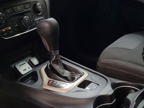 Used 2017 Jeep Cherokee Latitude image 26