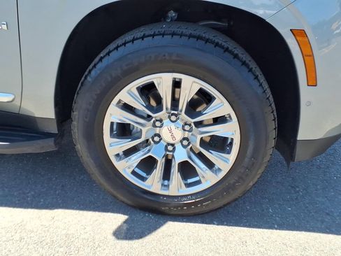 Used 2025 GMC Yukon XL Denali RWD image 9