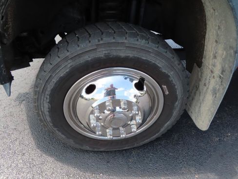 Used 2010 Ford F550 4x4 Regular Cab Super Duty image 11