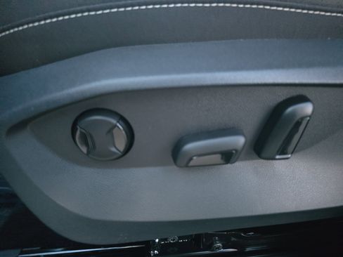 New 2025 Volkswagen Taos SEL image 26