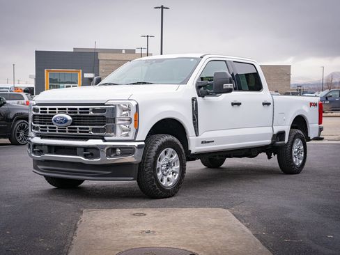 Used 2023 Ford F250 XLT w/ FX4 Off-Road Package image 11