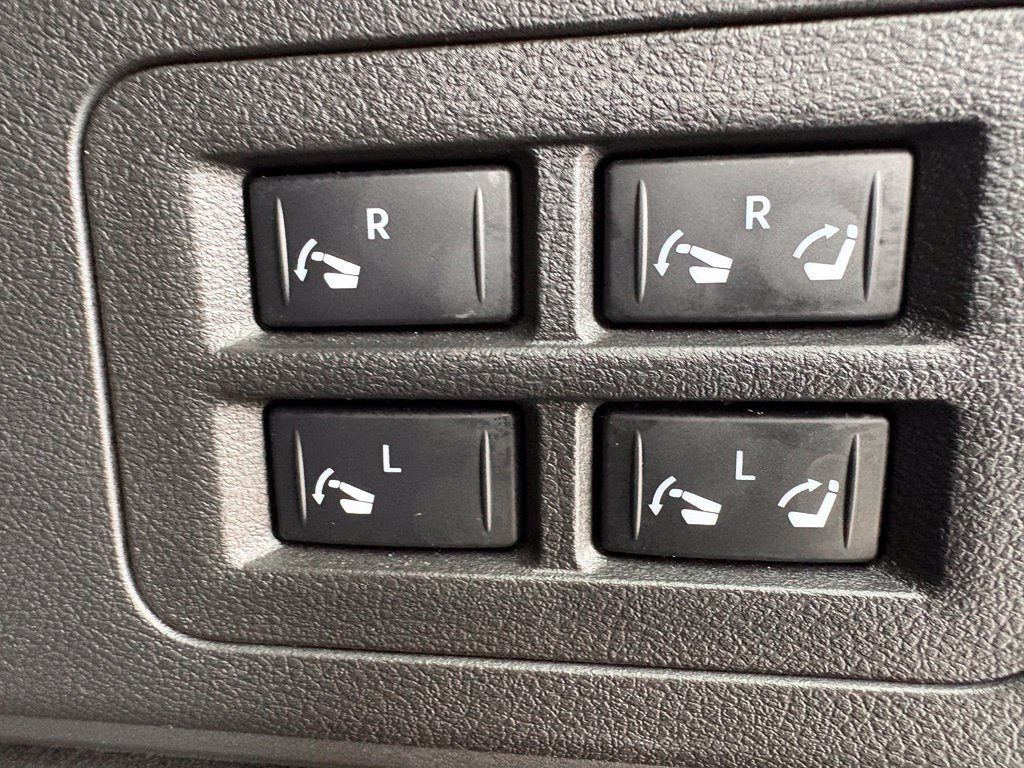 Used 2025 Nissan Armada PRO-4X AWD/4WD image 19