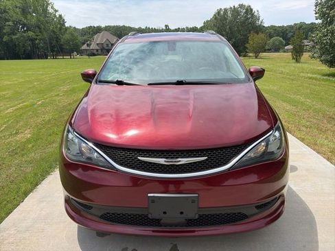 Used 2021 Chrysler Voyager Lxi FWD image 2