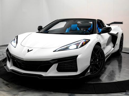 Used 2025 Chevrolet Corvette Z06 w/ Z07 Performance Package RWD image 6