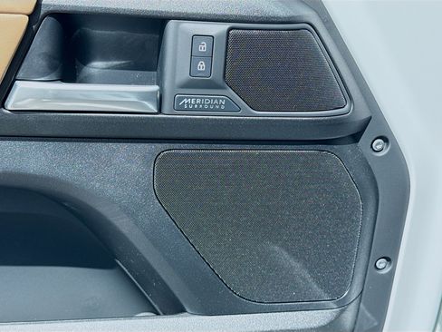 New 2026 Land Rover Defender 110 V8 image 25