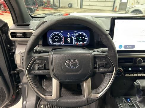 Used 2025 Toyota Tacoma TRD Off-Road image 13