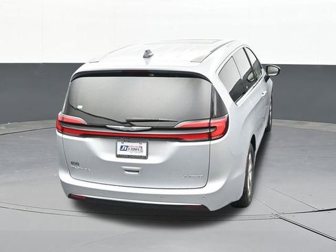 Used 2024 Chrysler Pacifica Limited FWD image 60