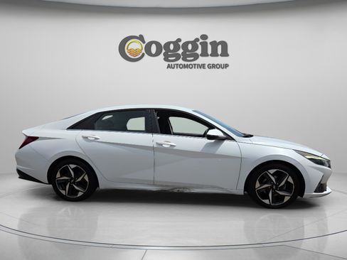 Used 2021 Hyundai Elantra SEL w/ Convenience + Premium Package image 6