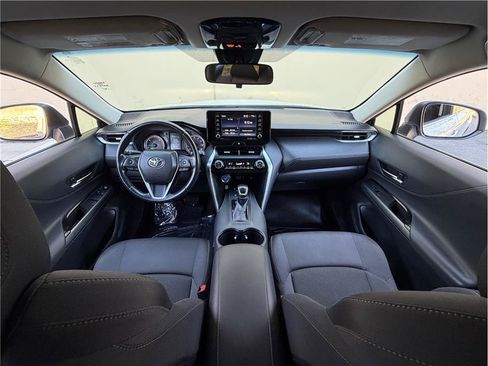 Used 2022 Toyota Venza LE AWD/4WD image 18