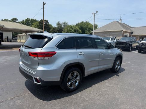 Used 2019 Toyota Highlander Limited Platinum FWD image 5