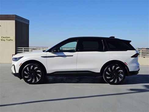 New 2026 Lincoln Nautilus Reserve w/ Jet Appearance Package image 4