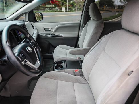 Used 2016 Toyota Sienna LE w/ Cargo Management Package FWD image 25