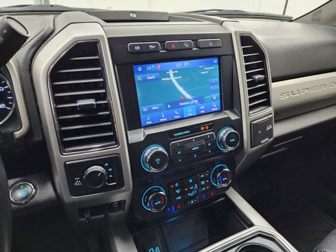 Used 2021 Ford F350 Lariat image 11