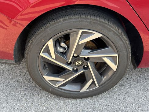 Used 2025 Hyundai Elantra Sport image 4