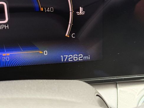 Used 2025 Chevrolet Trax LT FWD image 38
